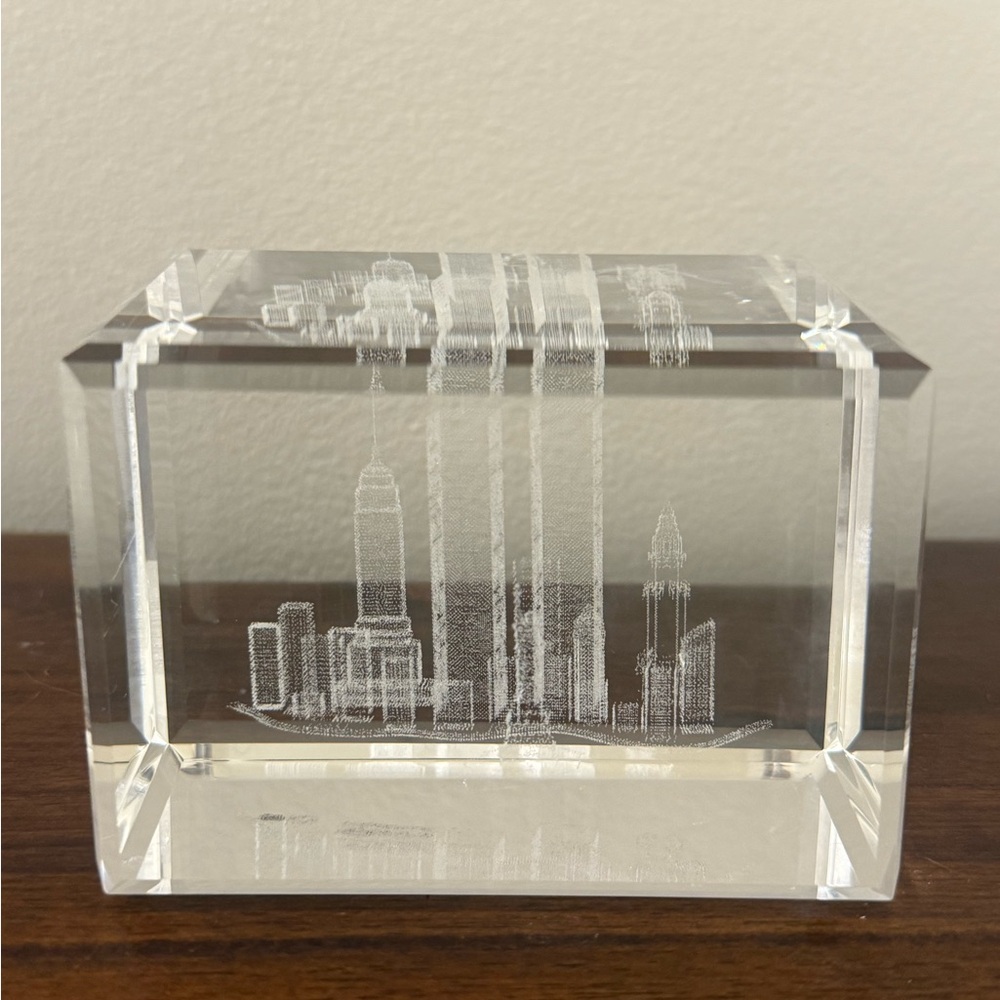 World Trade Center NYC Twin Towers Etched Glass 3D Memorial Paperweight - Picture 5 of 13